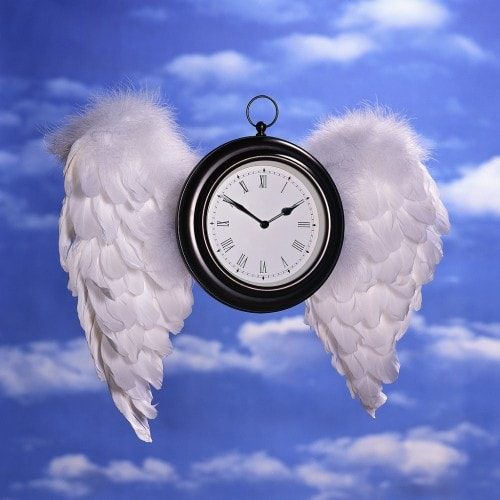 clock_with_wings